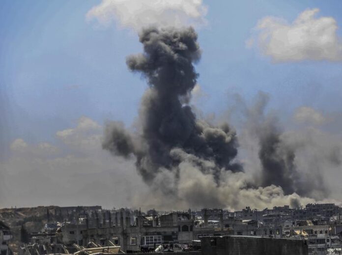 Ataque aéreo israelí a la ciudad de Gaza, Palestina. Xinhua